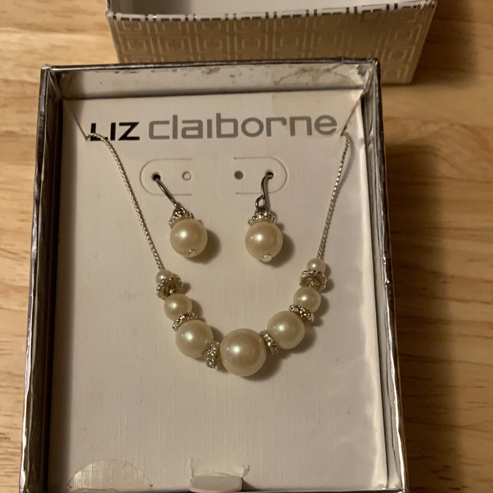 Liz Claiborne Cream and Silver Necklace Set